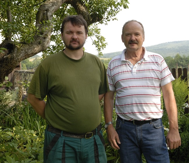 Soukromý zemědělec Milan Doležal z obce Místo na Chomutovsku hospodaří se synem Jakubem